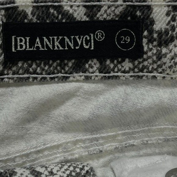 BLANK NYC Skirt B&W Reptile Print Denim Mini 5 pocket Styling Women's Size 29 - Picture 11 of 12
